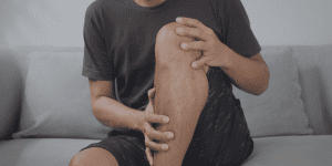 me duele pierna izquierda en reposo